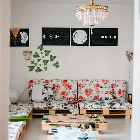 Lounge *